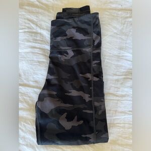 Athleta 7/8 leggings camo